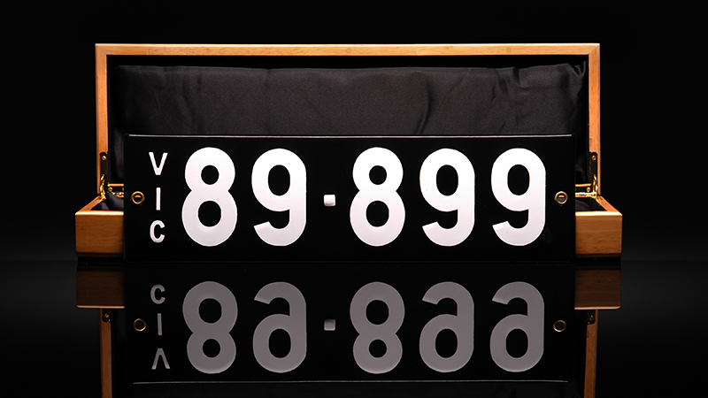 Heritage number plate displaying 89.899